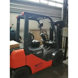 Дизельный вилочный погрузчик Toyota 2т