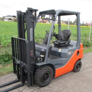 Вилочный погрузчик Toyota FDF15