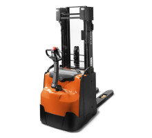 Электрический штабелер Toyota SWE160L (Исполнение для рыбной промышленности)