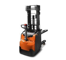 Электрический штабелер Toyota SWE200